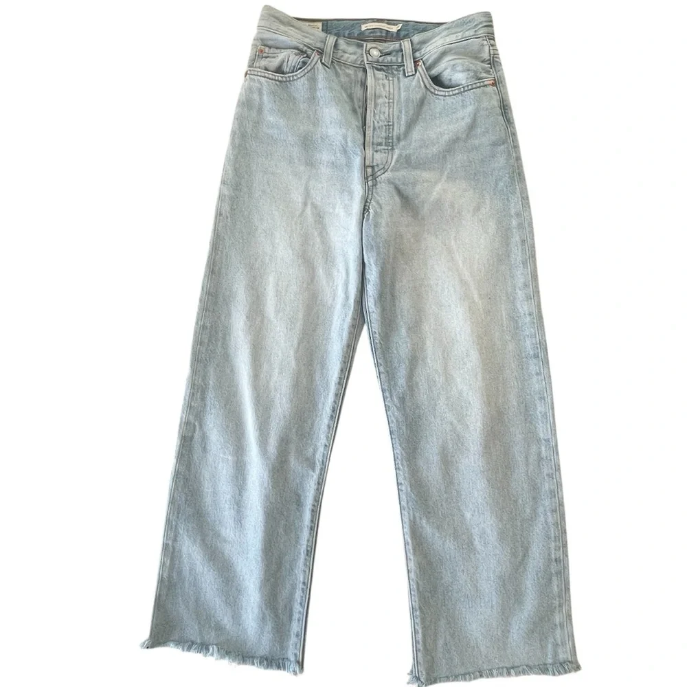 Levi's Ribcage Straight Ankle Jeans Light Wash Cropped Distressed Hem Size 28 - Picture 3 of 16